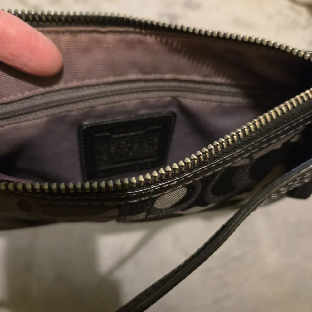 Small black and Grey Coach "C" initial bag - Picture 5 of 7